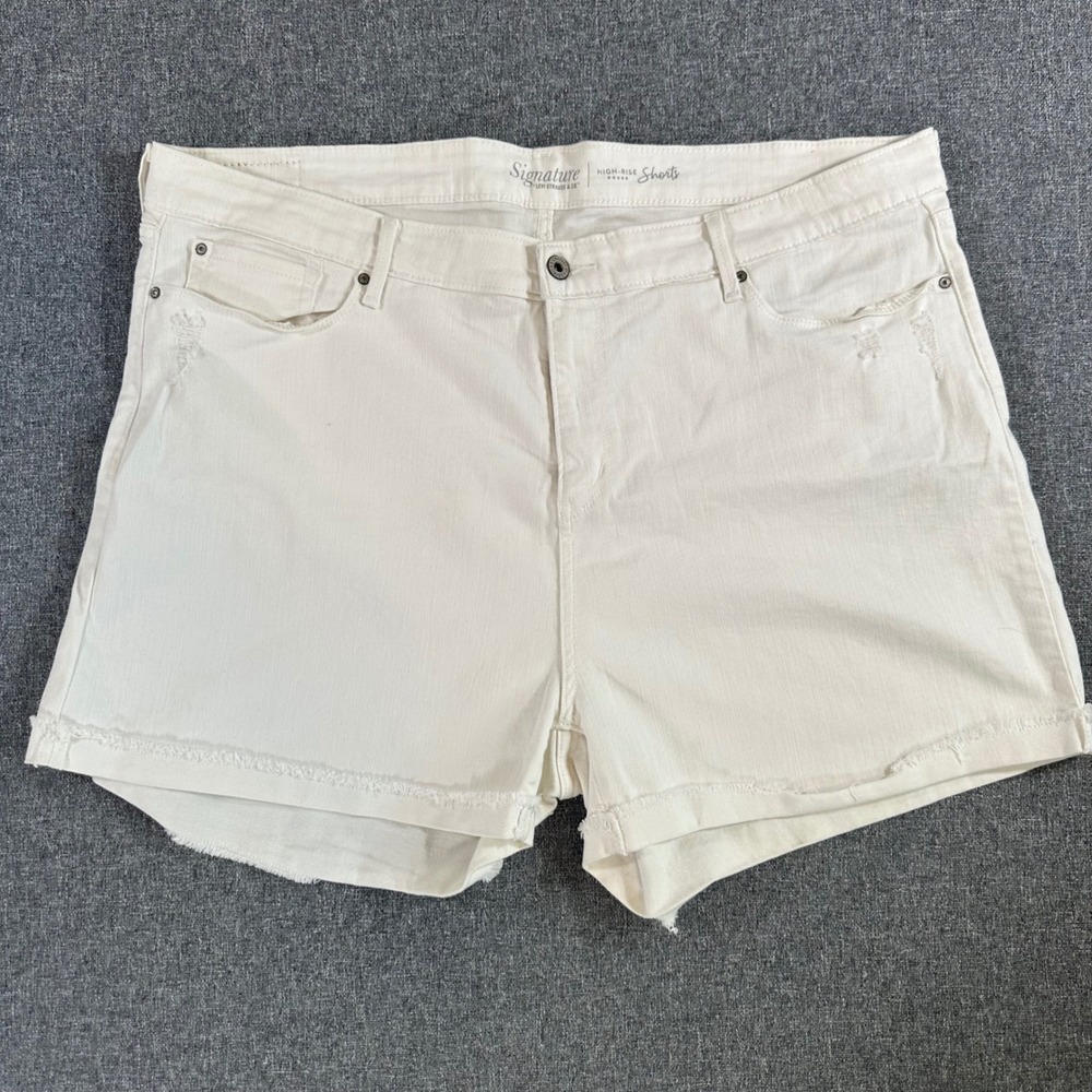Signature by Levi Strauss & Co. Shorts Womens 22 High-Rise White Denim Frayed